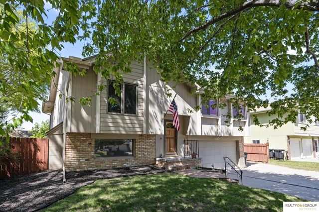 12668 Crown Point Avenue, Omaha, NE 68164
