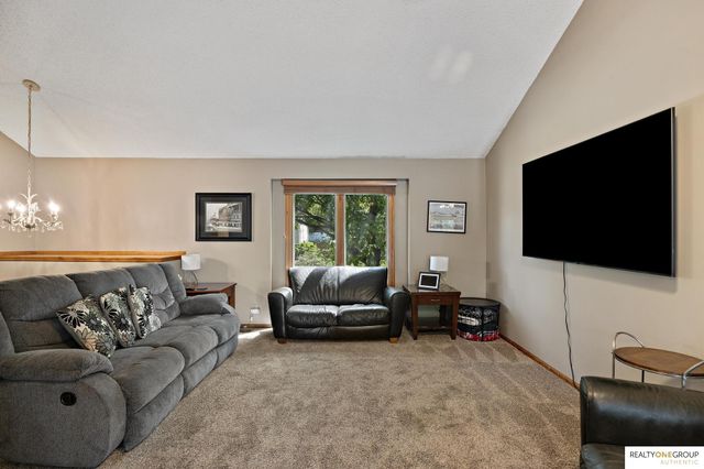12668 Crown Point Avenue, Omaha, NE 68164