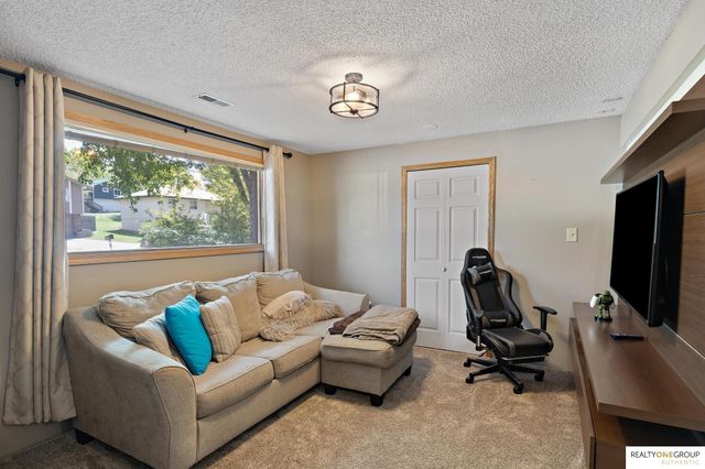12668 Crown Point Avenue, Omaha, NE 68164
