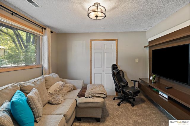 12668 Crown Point Avenue, Omaha, NE 68164