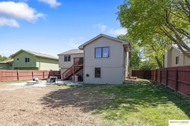 12668 Crown Point Avenue, Omaha, NE 68164