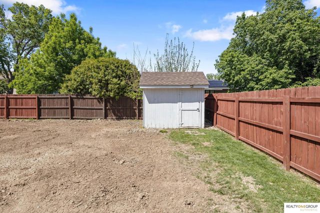 12668 Crown Point Avenue, Omaha, NE 68164
