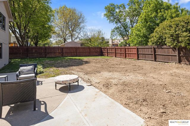 12668 Crown Point Avenue, Omaha, NE 68164