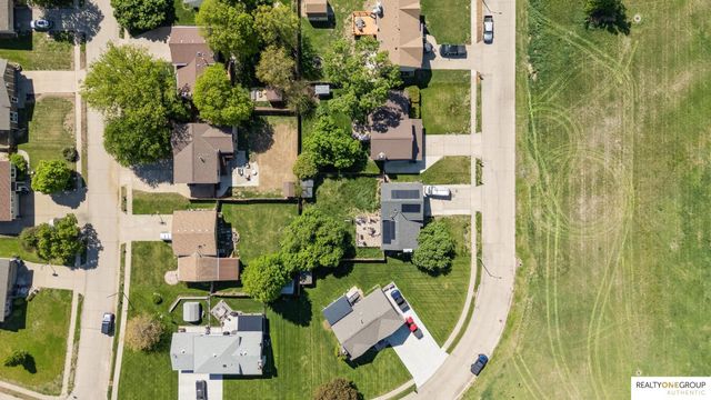 12668 Crown Point Avenue, Omaha, NE 68164