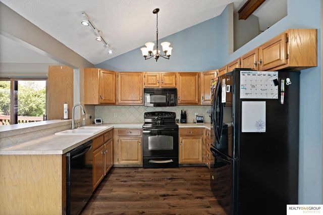 12668 Crown Point Avenue, Omaha, NE 68164