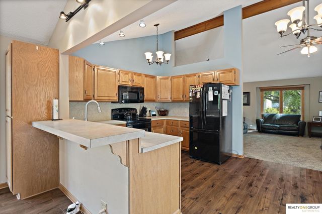 12668 Crown Point Avenue, Omaha, NE 68164
