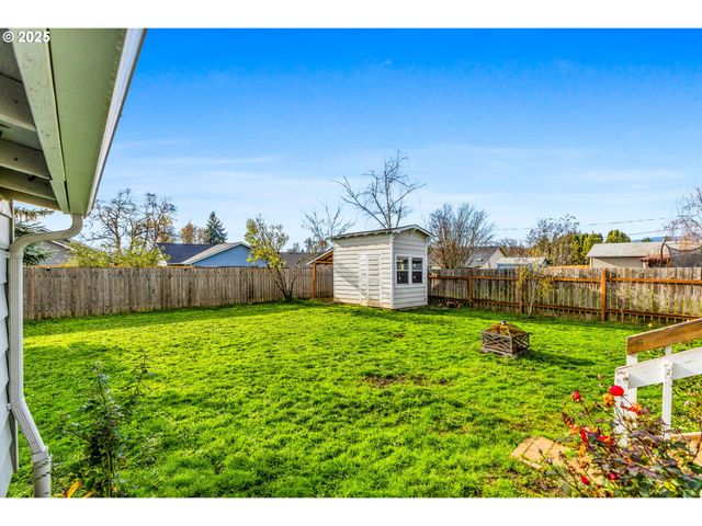 221 Sw Rainbow Ave, Dallas, OR 97338