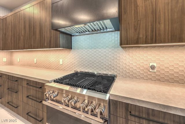 11569 Snow Creek Avenue, Las Vegas, NV 89135