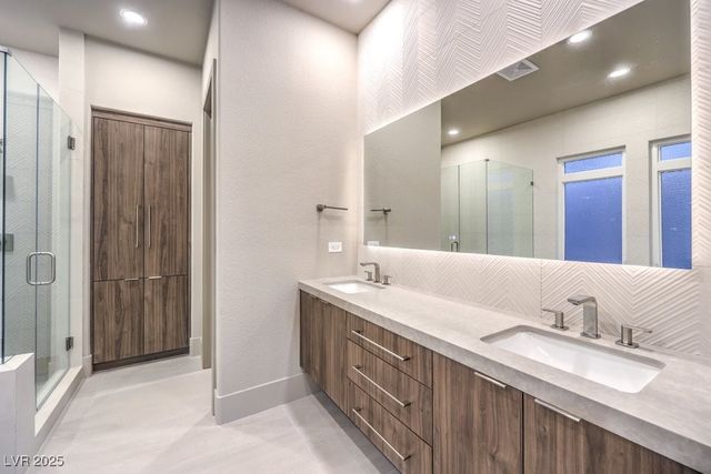 11569 Snow Creek Avenue, Las Vegas, NV 89135