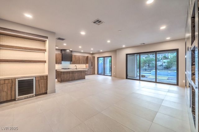 11569 Snow Creek Avenue, Las Vegas, NV 89135