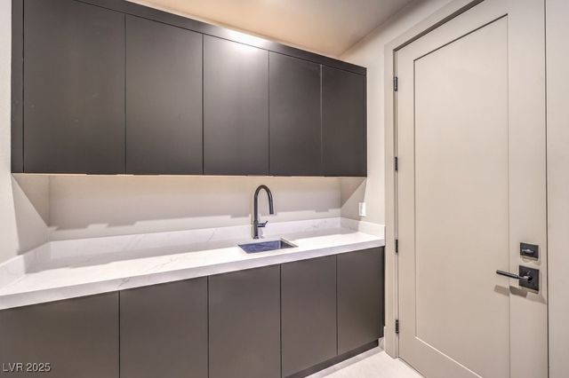 11569 Snow Creek Avenue, Las Vegas, NV 89135