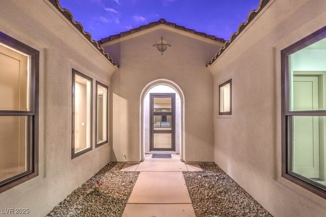 11569 Snow Creek Avenue, Las Vegas, NV 89135