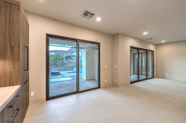 11569 Snow Creek Avenue, Las Vegas, NV 89135