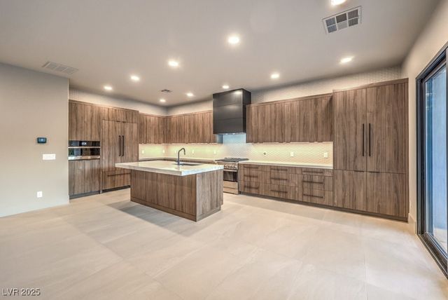 11569 Snow Creek Avenue, Las Vegas, NV 89135