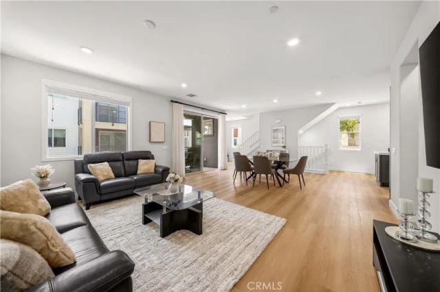 566 Catalonia, Lake Forest, CA 92630