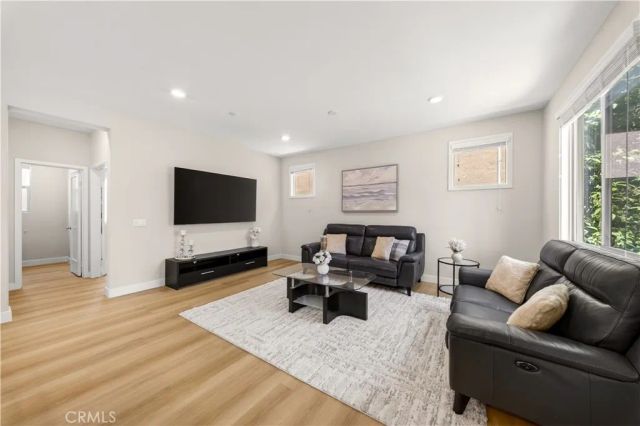 566 Catalonia, Lake Forest, CA 92630
