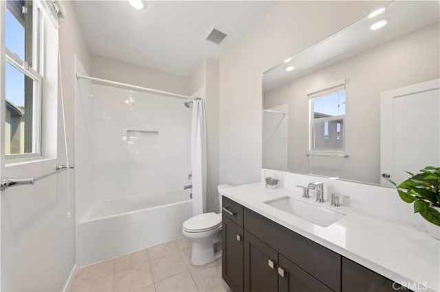 566 Catalonia, Lake Forest, CA 92630