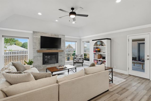 3901 Del Rio Court, Granbury, TX 76049