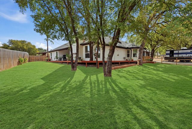 3901 Del Rio Court, Granbury, TX 76049