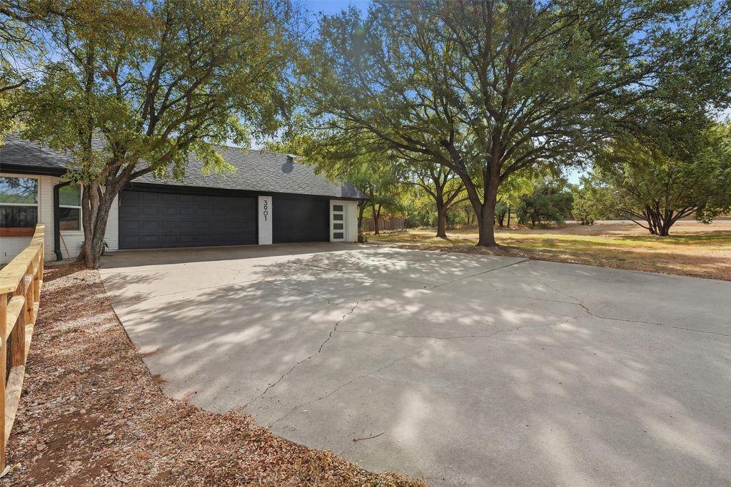 3901 Del Rio Court, Granbury, TX 76049 — photo 3