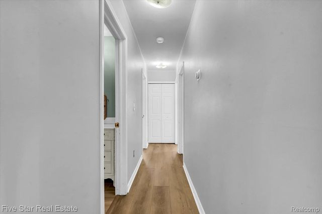 911 S Duck Lake Road, Milford Charter Township, MI 48381