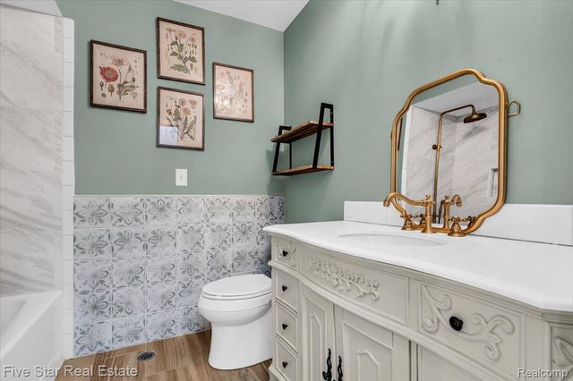 911 S Duck Lake Road, Milford Charter Township, MI 48381