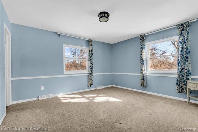 911 S Duck Lake Road, Milford Charter Township, MI 48381