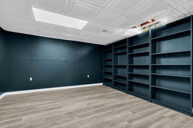 911 S Duck Lake Road, Milford Charter Township, MI 48381