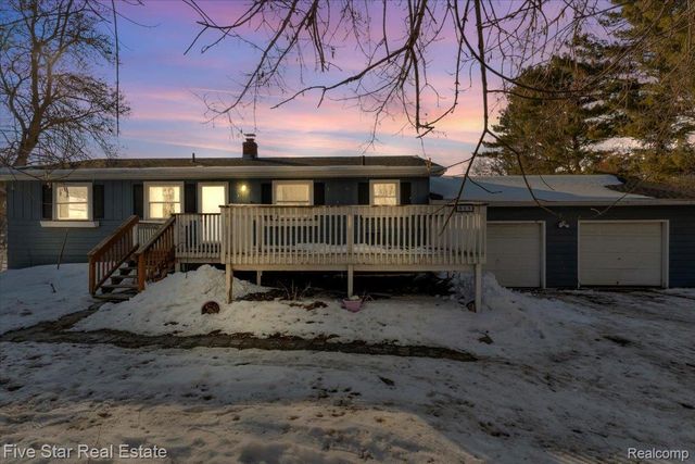 911 S Duck Lake Road, Milford Charter Township, MI 48381