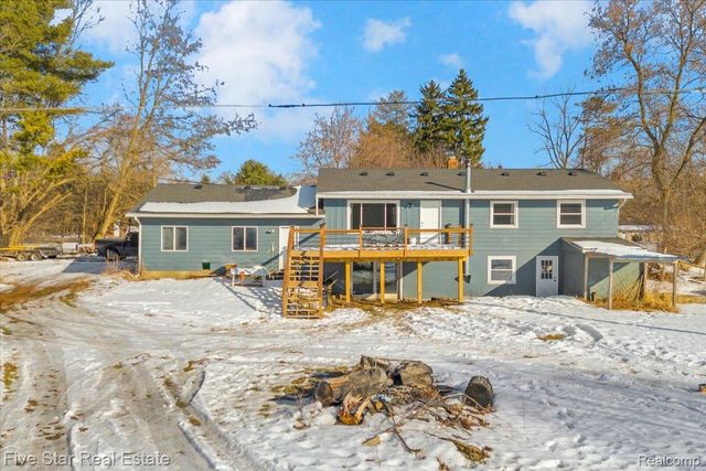 911 S Duck Lake Road, Milford Charter Township, MI 48381