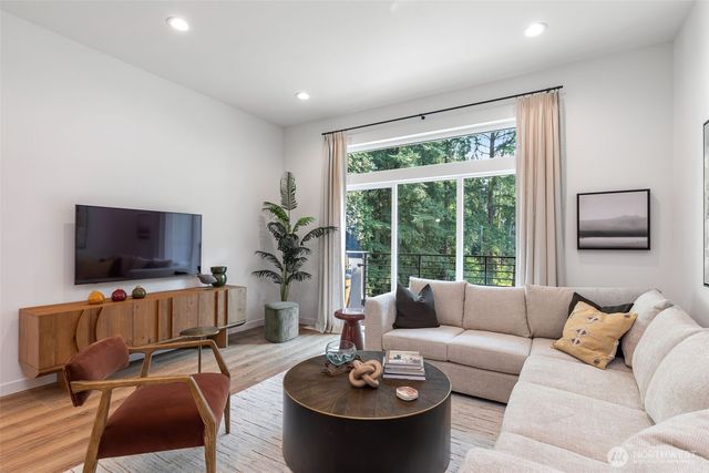 1165 129th Court NE, Bellevue, WA 98005