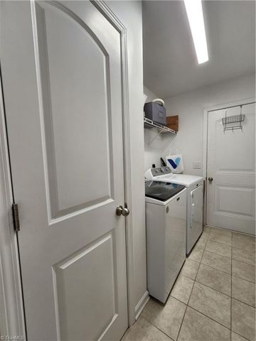 1460 Land Grove Drive, Kernersville, NC 27284