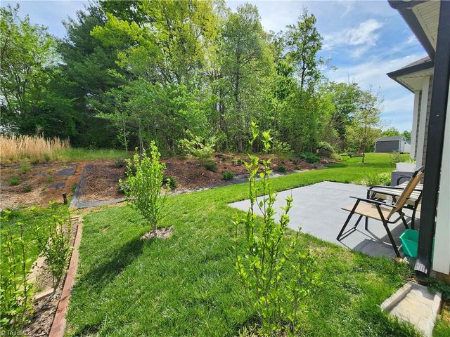 1460 Land Grove Drive, Kernersville, NC 27284