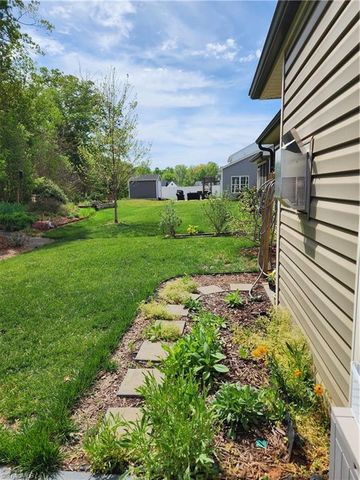 1460 Land Grove Drive, Kernersville, NC 27284