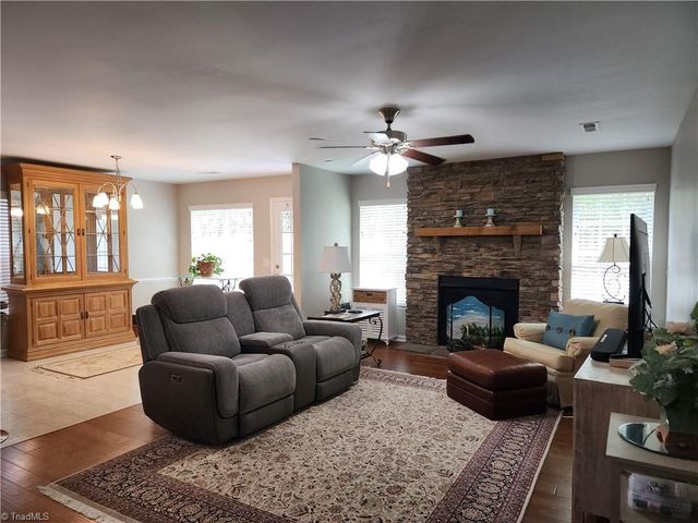 1460 Land Grove Drive, Kernersville, NC 27284