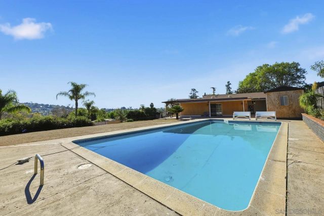 612 Momar Lane, Escondido, CA 92027