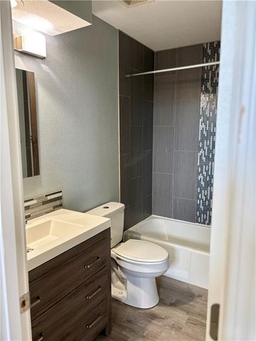 1420 E Mart Way Circle A, Olathe, KS 66061