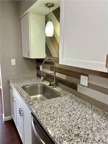 1420 E Mart Way Circle A, Olathe, KS 66061