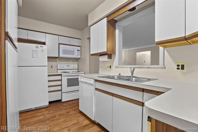 25134 Ann Arbor Trail, Dearborn Heights, MI 48127