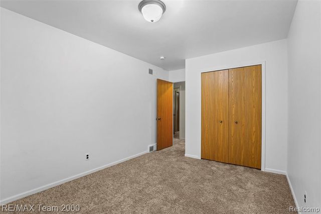 25134 Ann Arbor Trail, Dearborn Heights, MI 48127