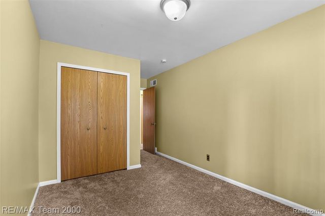 25134 Ann Arbor Trail, Dearborn Heights, MI 48127