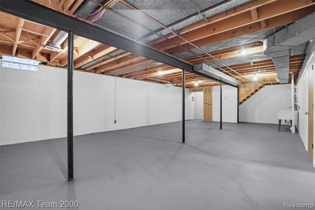 25134 Ann Arbor Trail, Dearborn Heights, MI 48127