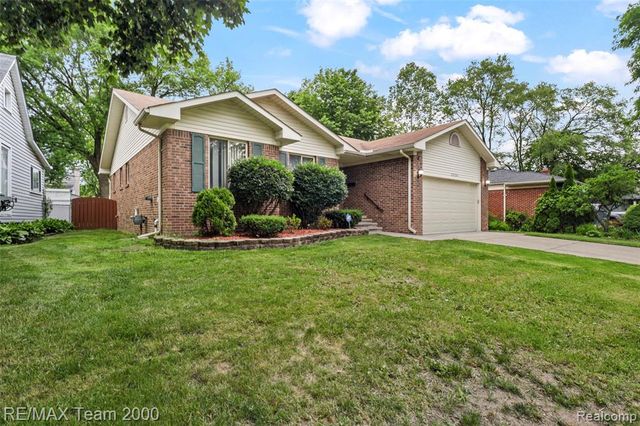 25134 Ann Arbor Trail, Dearborn Heights, MI 48127