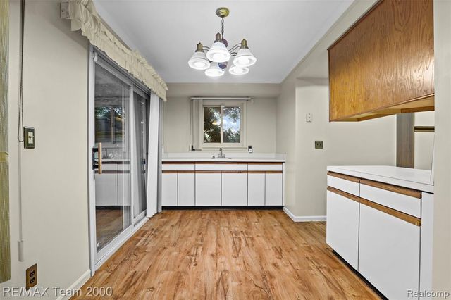 25134 Ann Arbor Trail, Dearborn Heights, MI 48127