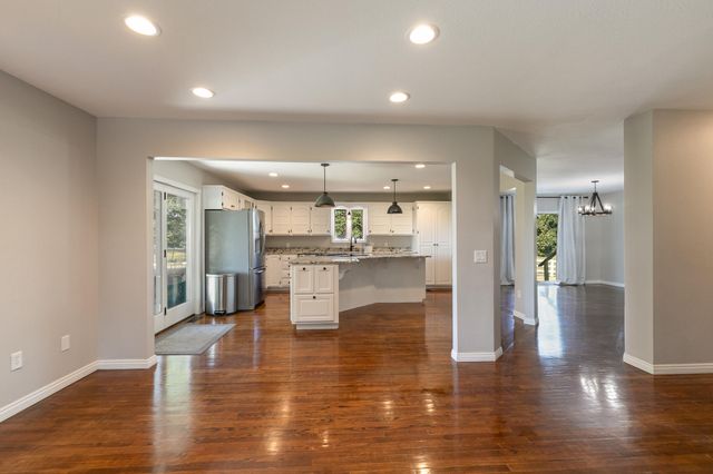 4347 S 90th Road, Bolivar, MO 65613