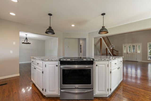 4347 S 90th Road, Bolivar, MO 65613