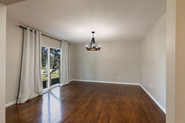 4347 S 90th Road, Bolivar, MO 65613