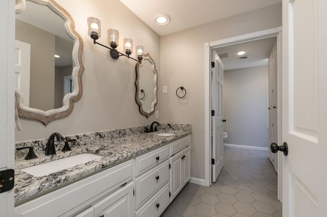 4347 S 90th Road, Bolivar, MO 65613