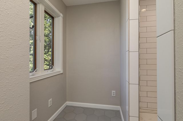 4347 S 90th Road, Bolivar, MO 65613