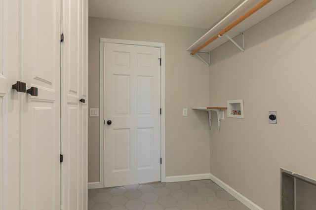 4347 S 90th Road, Bolivar, MO 65613